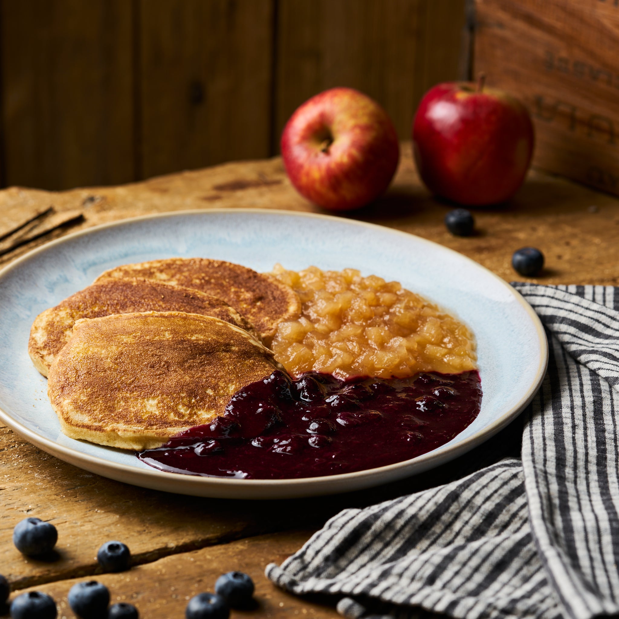 Pancakes mit Heidelbeerkompott und Apfelkompott - freshfoodz