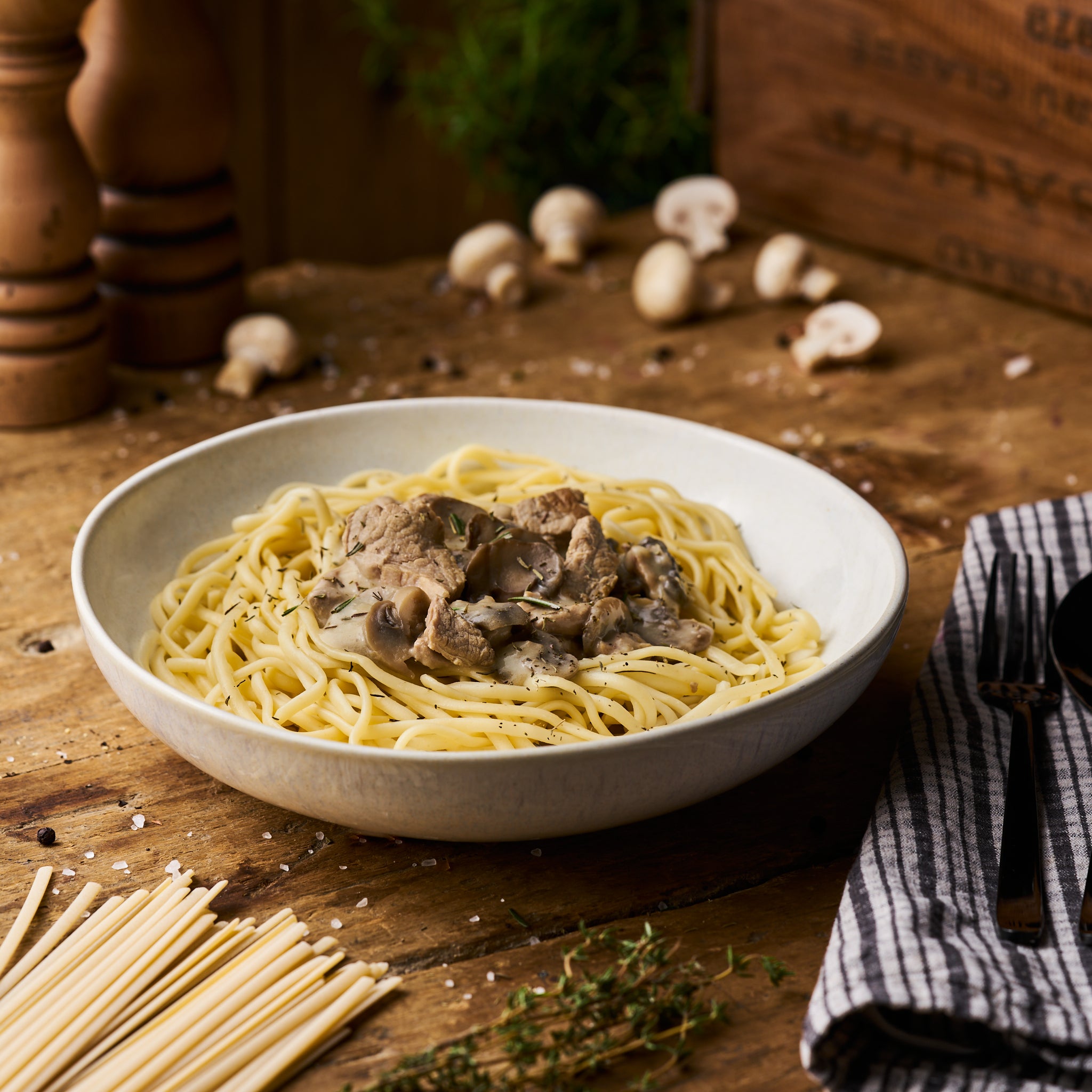 Weinbrandgeschnetzeltes vom Schweinefilet mit Linguine als Fertiggericht